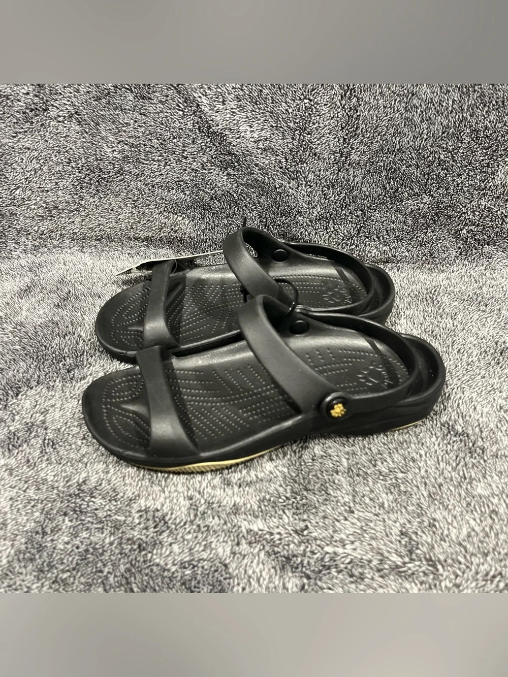 Kids' Dawgs 3-Strap youth Sandals size 2/34